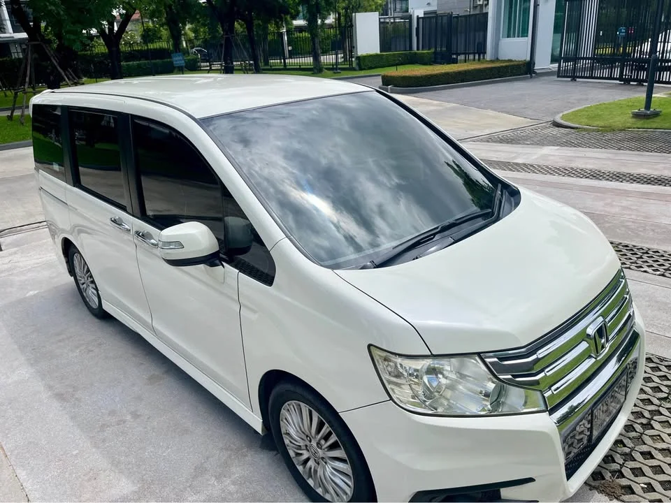 2013 Honda Stepwgn IV 3