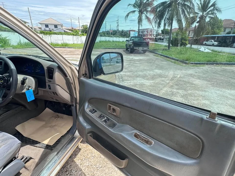 2004 Toyota Hilux Tiger VI 2