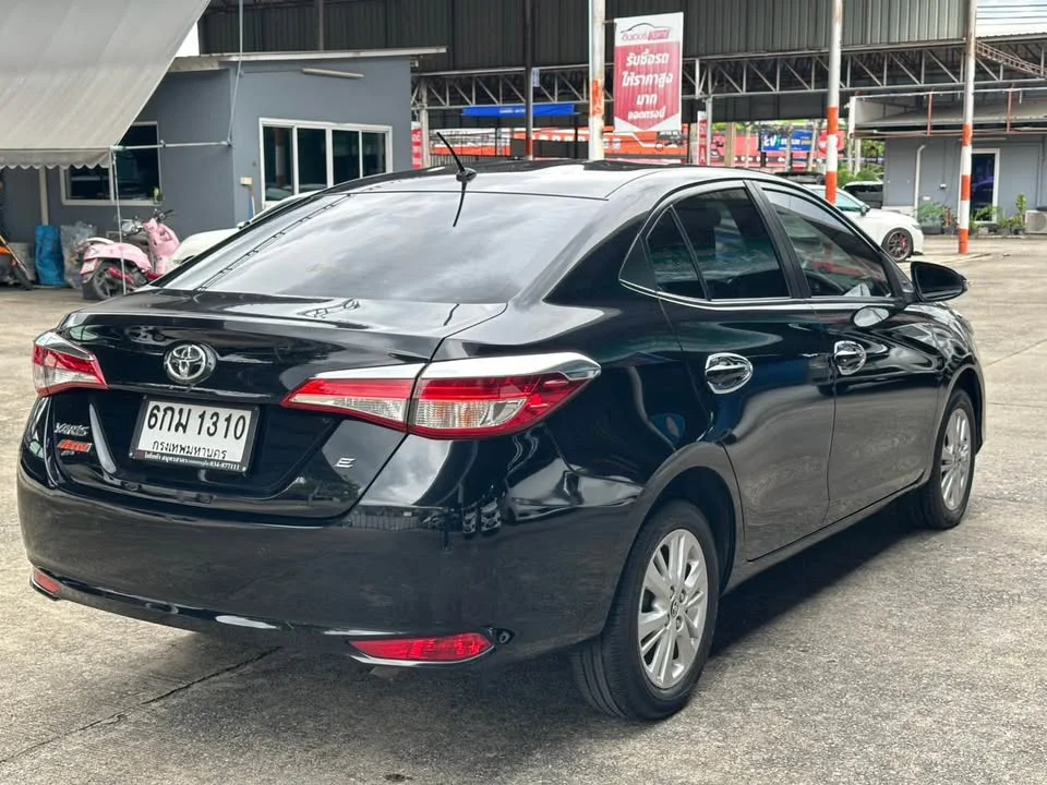 2017 Toyota Yaris ATIV III 3