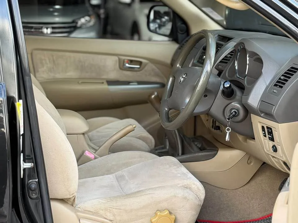 2010 Toyota Fortuner I 3