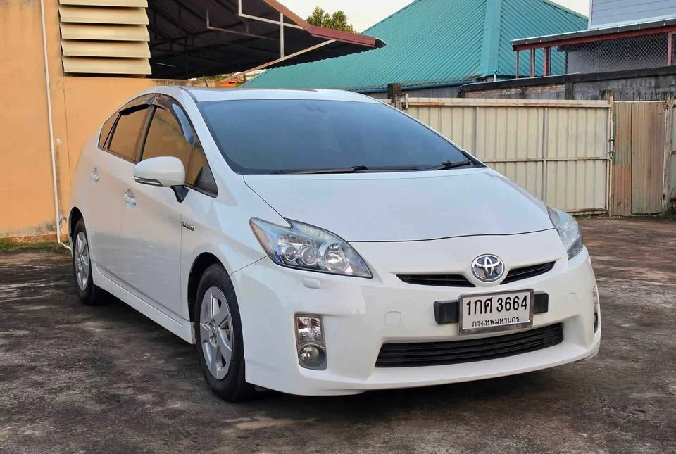 2011 Toyota Prius III 2