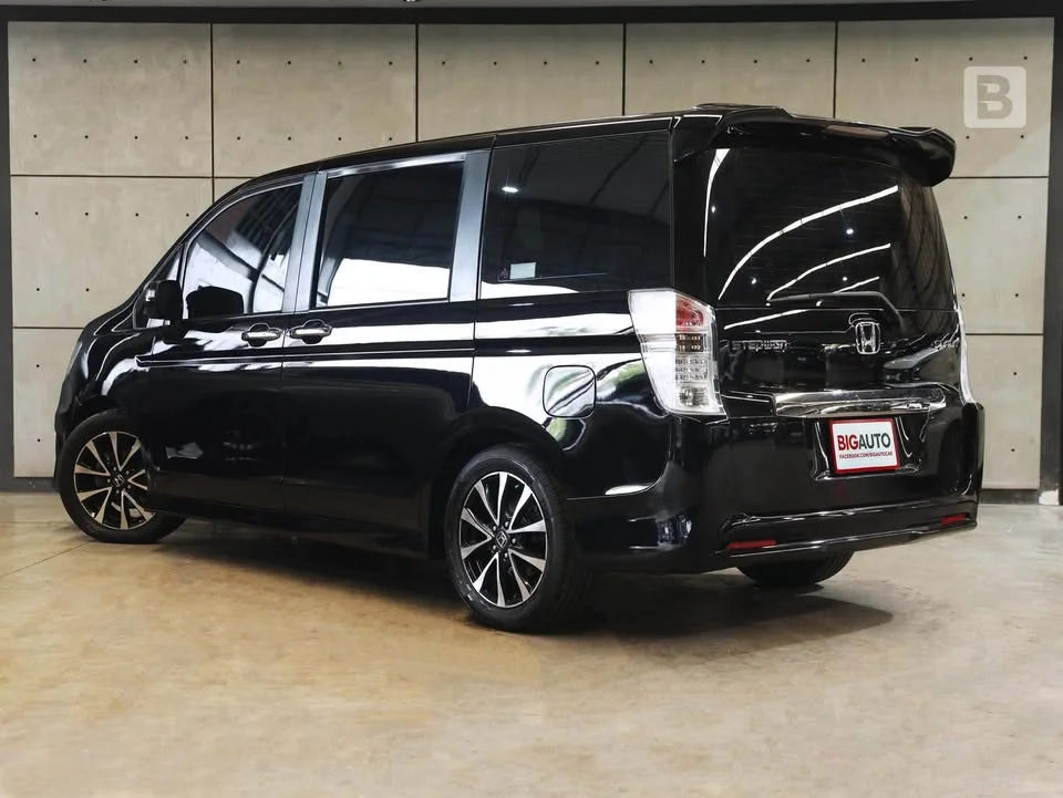 2014 Honda Stepwgn IV 2