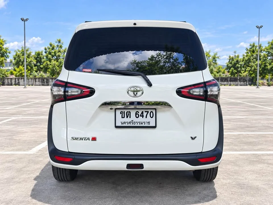 2017 Toyota Sienta II 3