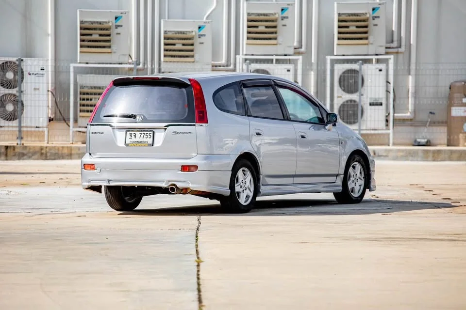 2004 Honda Stream I 3