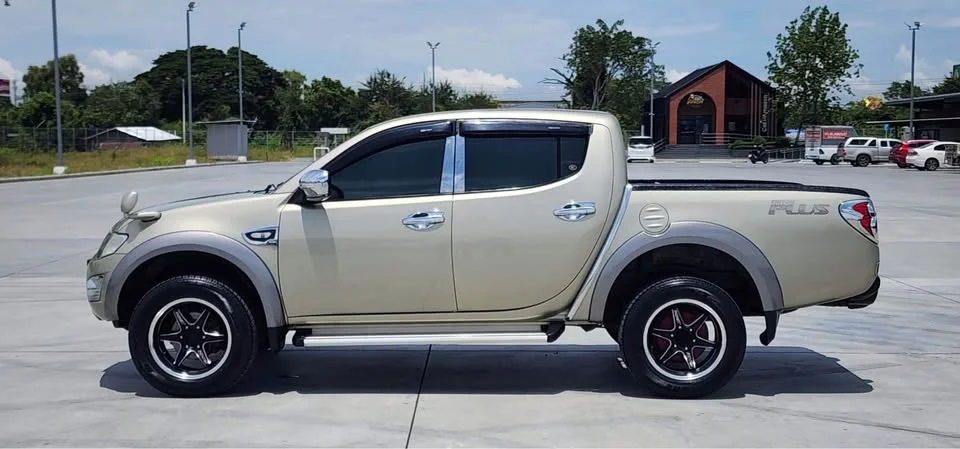 2010 Mitsubishi Triton IV 3