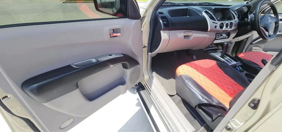 2010 Mitsubishi Triton IV 2