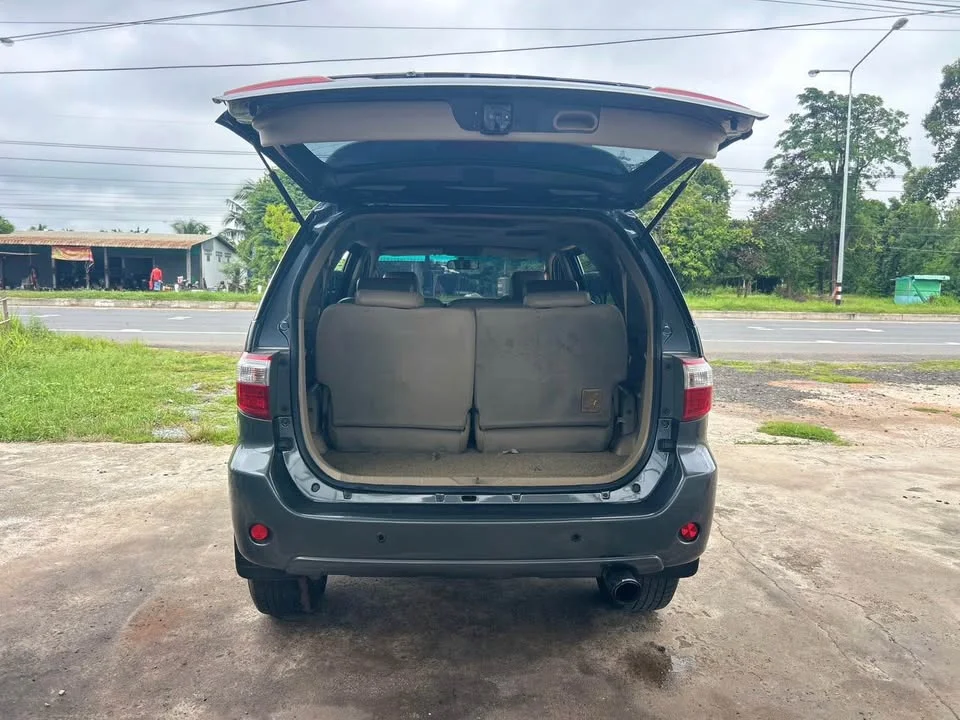 2010 Toyota Fortuner I 3