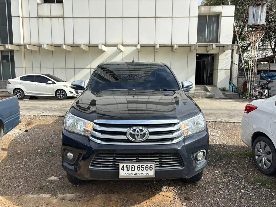 2015 Toyota Hilux VIII 2