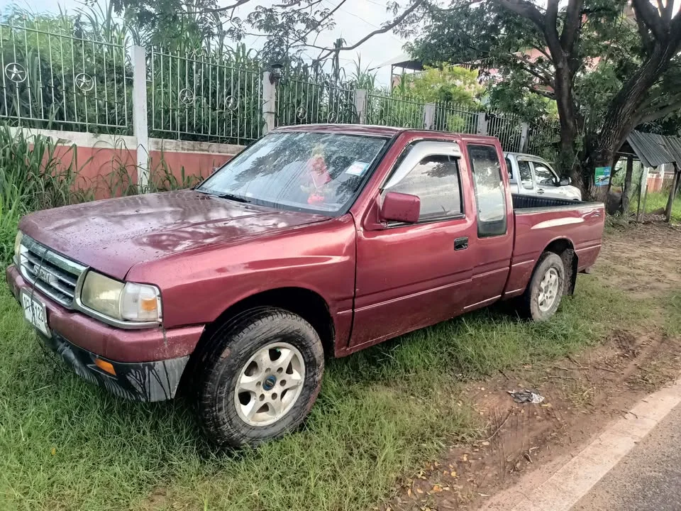 1996 Isuzu TFR III 3