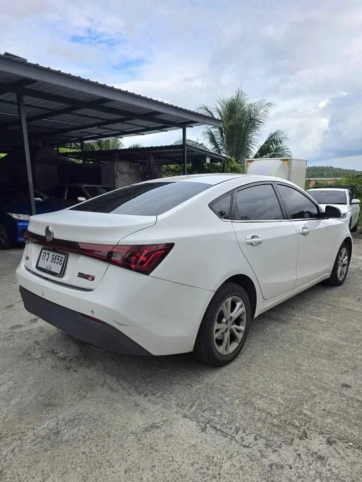 2015 MG 5 I  3