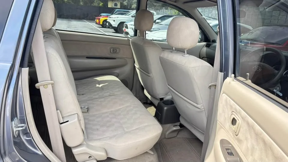 2010 Toyota Avanza I 2