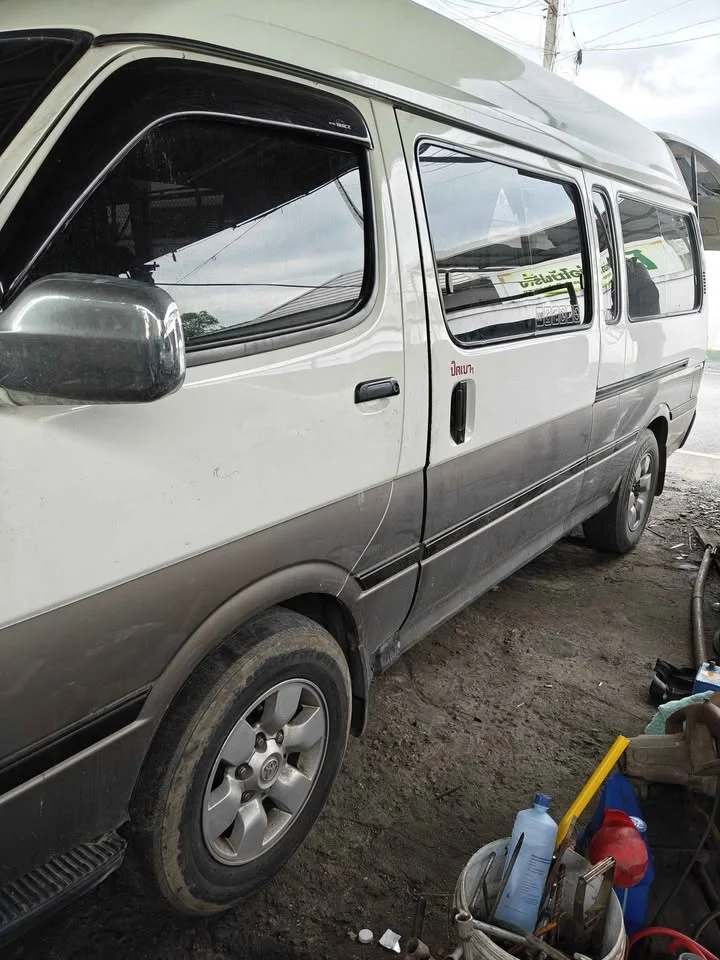 2002 Toyota Commuter IV (H100) 2