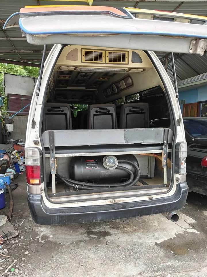 2002 Toyota Commuter IV (H100) 3