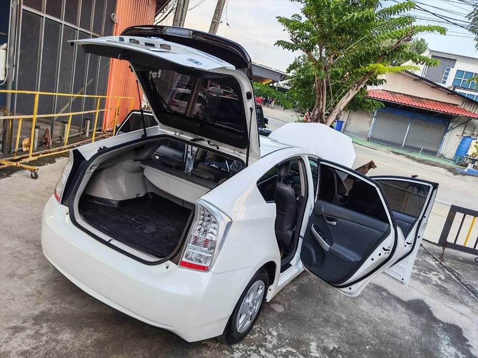 2012 Toyota Prius III 2
