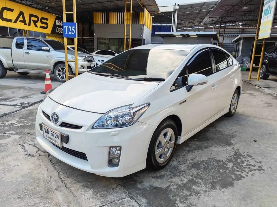2011 Toyota Prius III 3