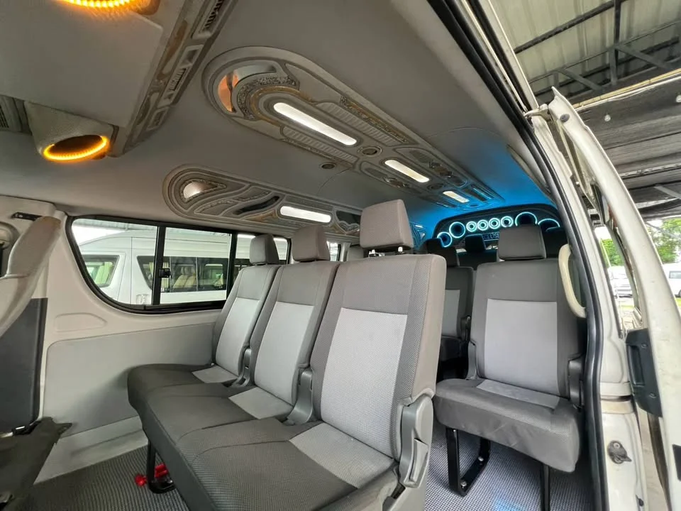2011 Toyota Commuter V (H200) 3