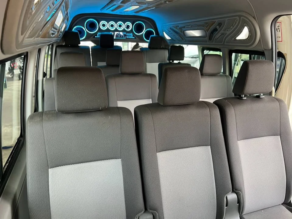 2011 Toyota Commuter V (H200) 2