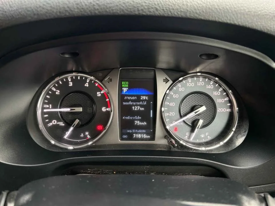 2020 Toyota Hilux VIII 2