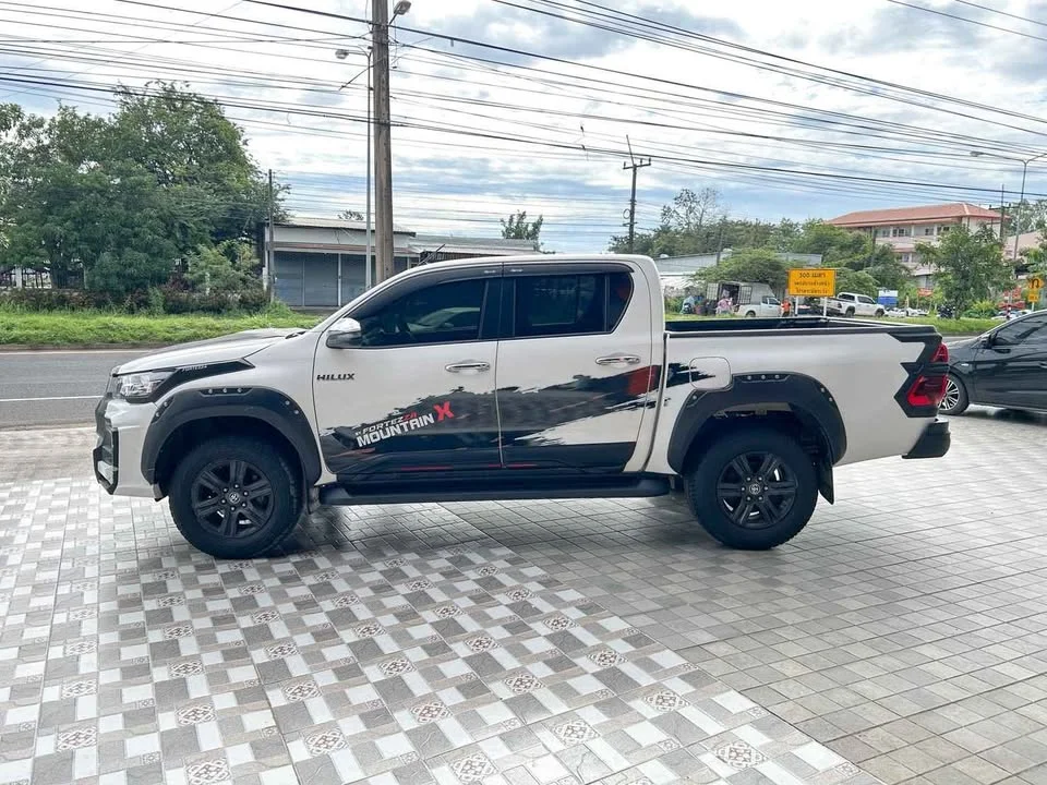 2020 Toyota Hilux VIII 3