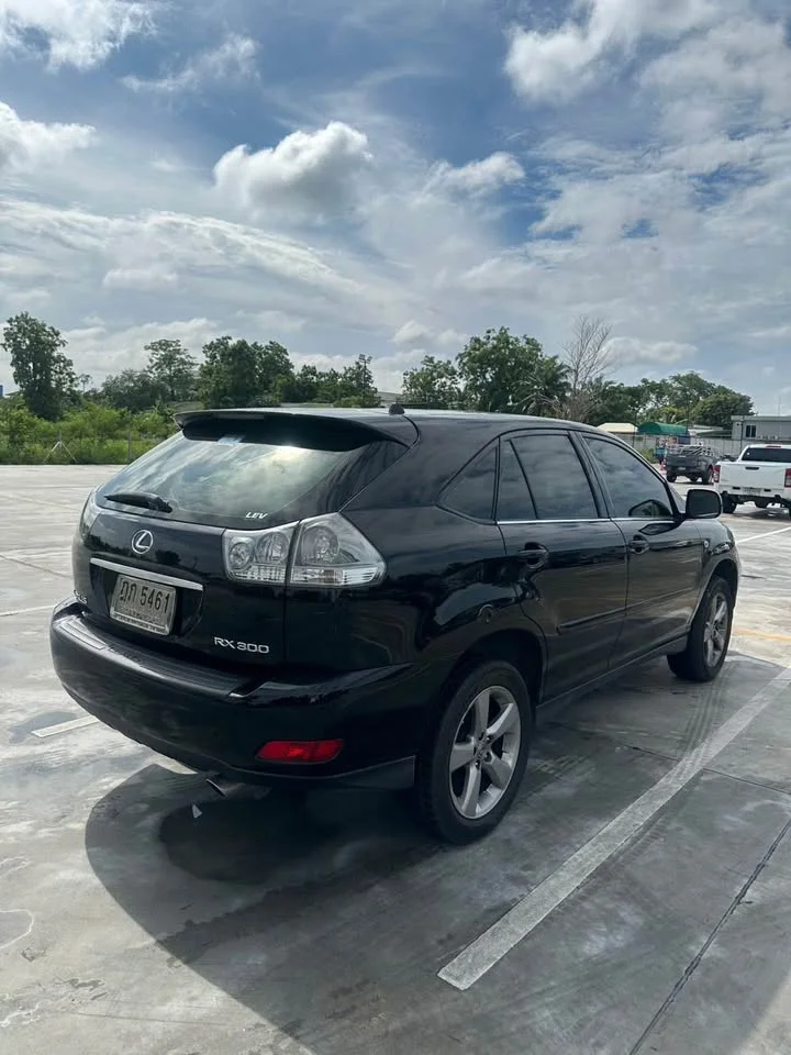 2004 Toyota Harrier II 2