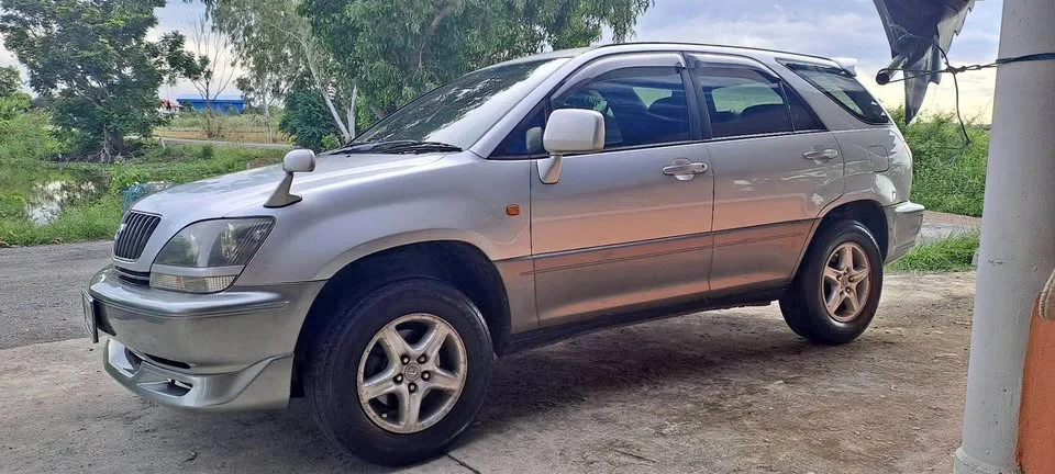 2000 Toyota Harrier I 3