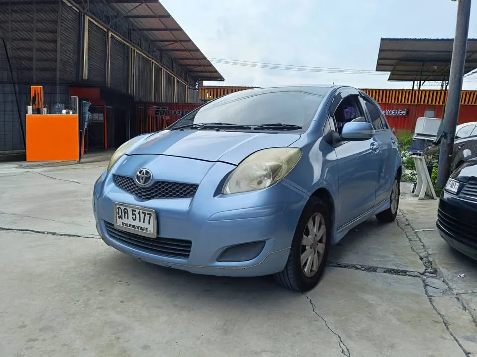2010 Toyota Yaris II 2