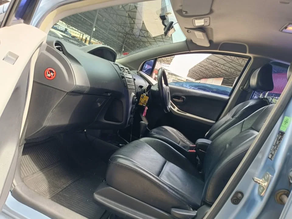 2010 Toyota Yaris II 3