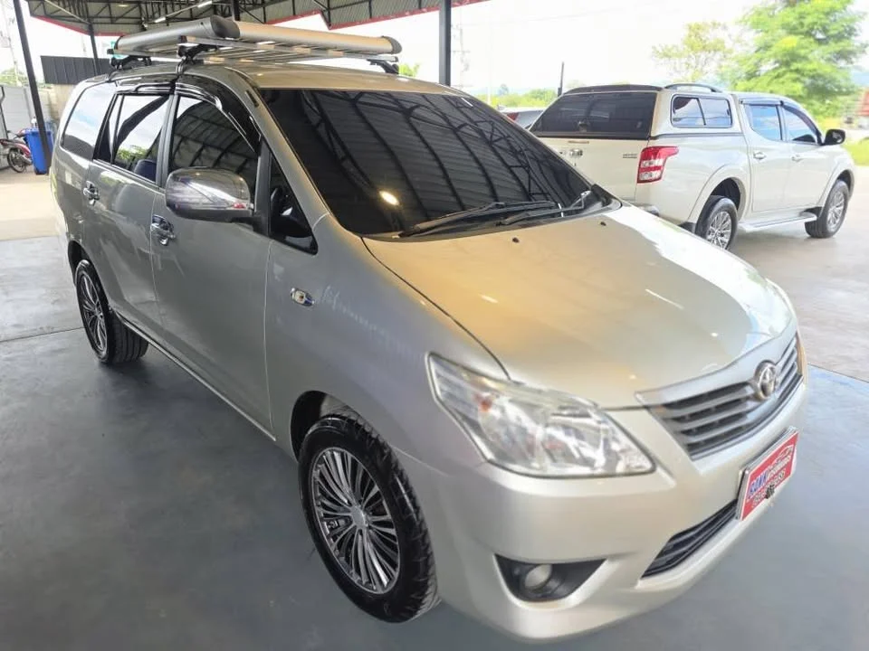 2012 Toyota Innova I 2
