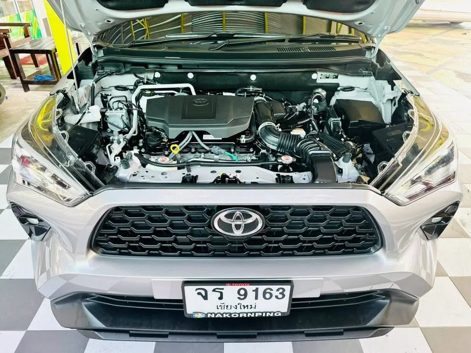 2025 Toyota Yaris Cross AC200 3