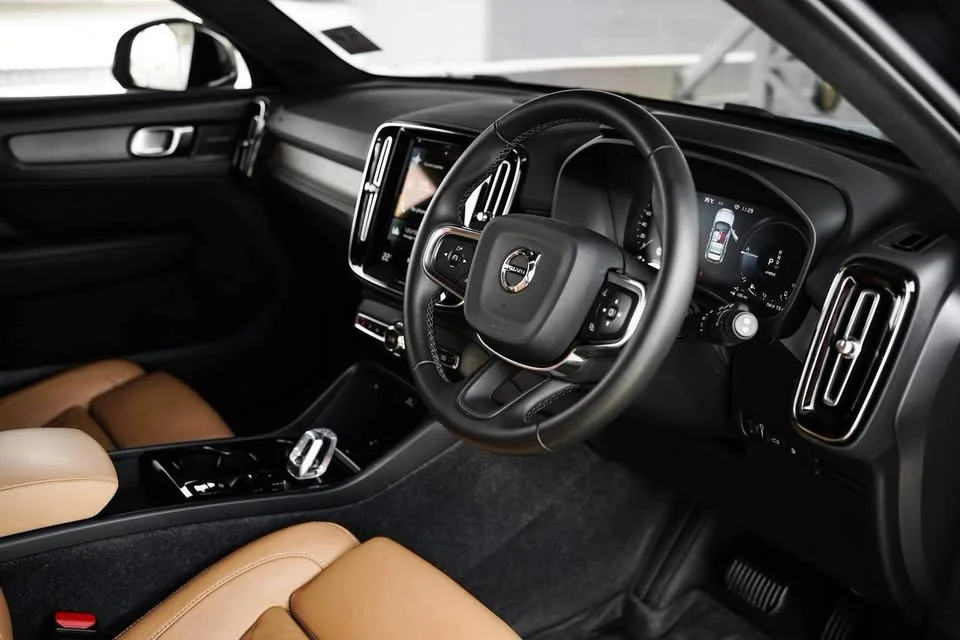 2022 Volvo XC40 2