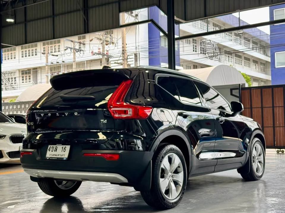 2020 Volvo XC40 2
