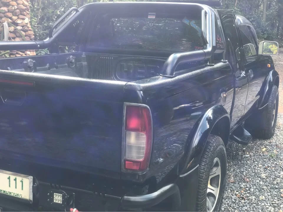 2003 Nissan Frontier I 3