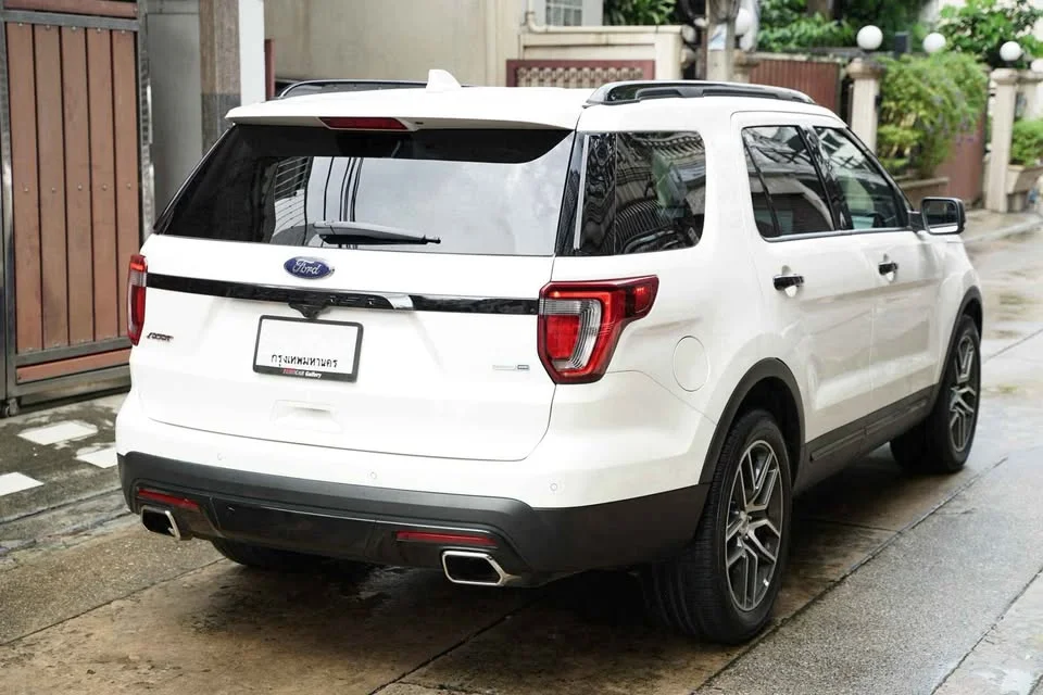 2016 Ford Explorer V 3