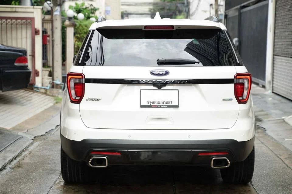 2016 Ford Explorer V 2