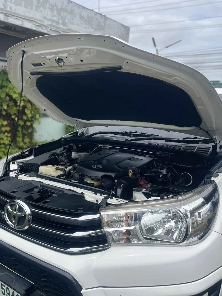 2017 Toyota Hilux VIII 2