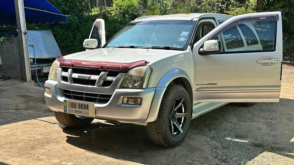 2004 Isuzu MU-7 2