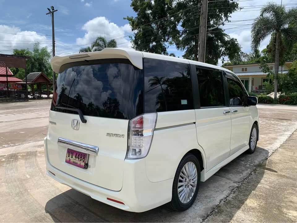 2012 Honda Stepwgn IV 3