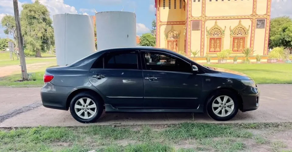 2011 Toyota Corolla Altis X (E140) 3