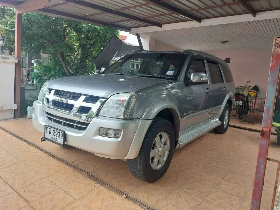 2004 Isuzu MU-7 2