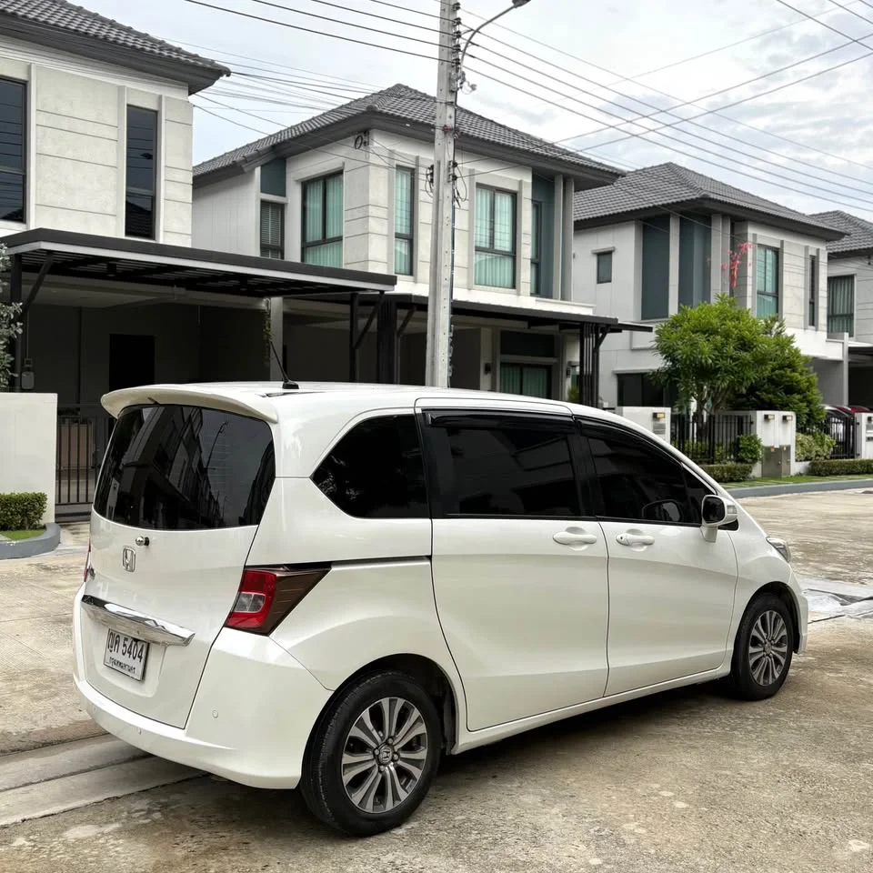 2010 Honda Freed I 2