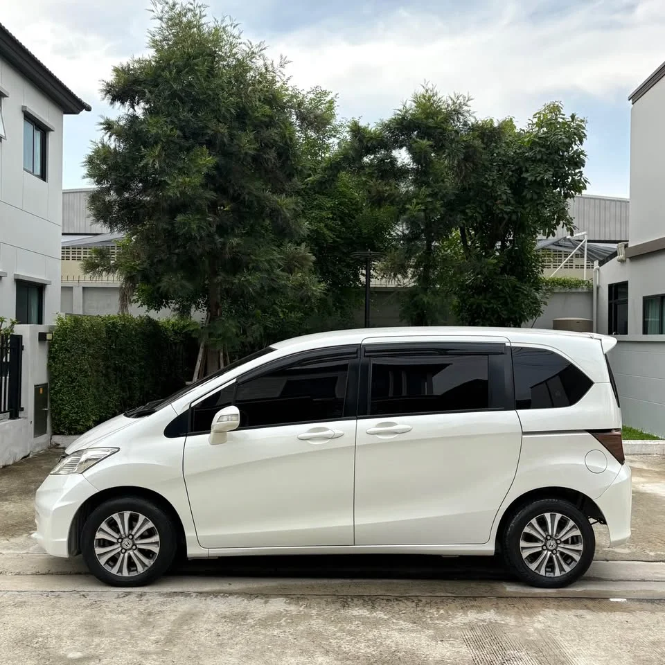 2010 Honda Freed I 3