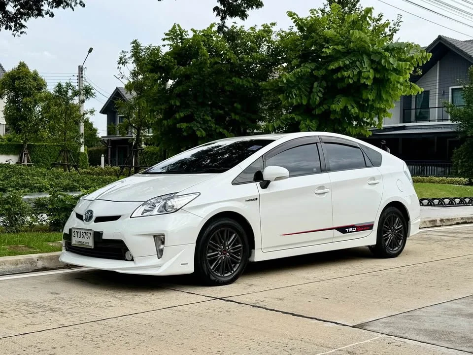 2013 Toyota Prius III 3