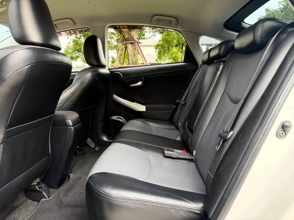 2013 Toyota Prius III 2