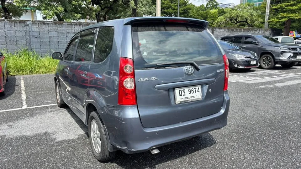2010 Toyota Avanza I 3