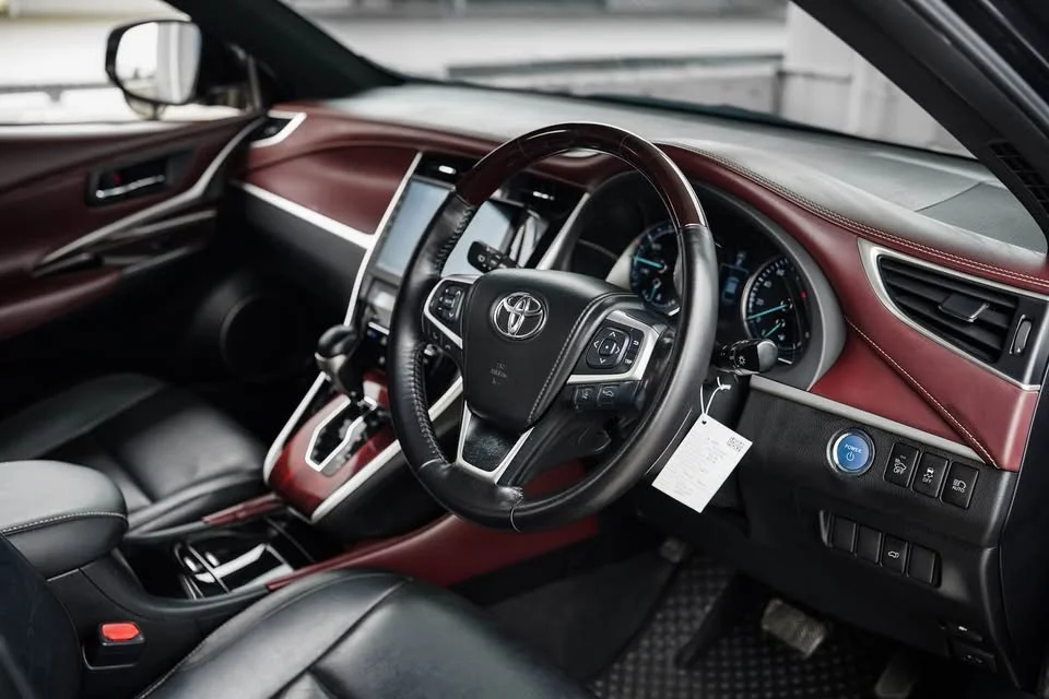 2015 Toyota Harrier III 2