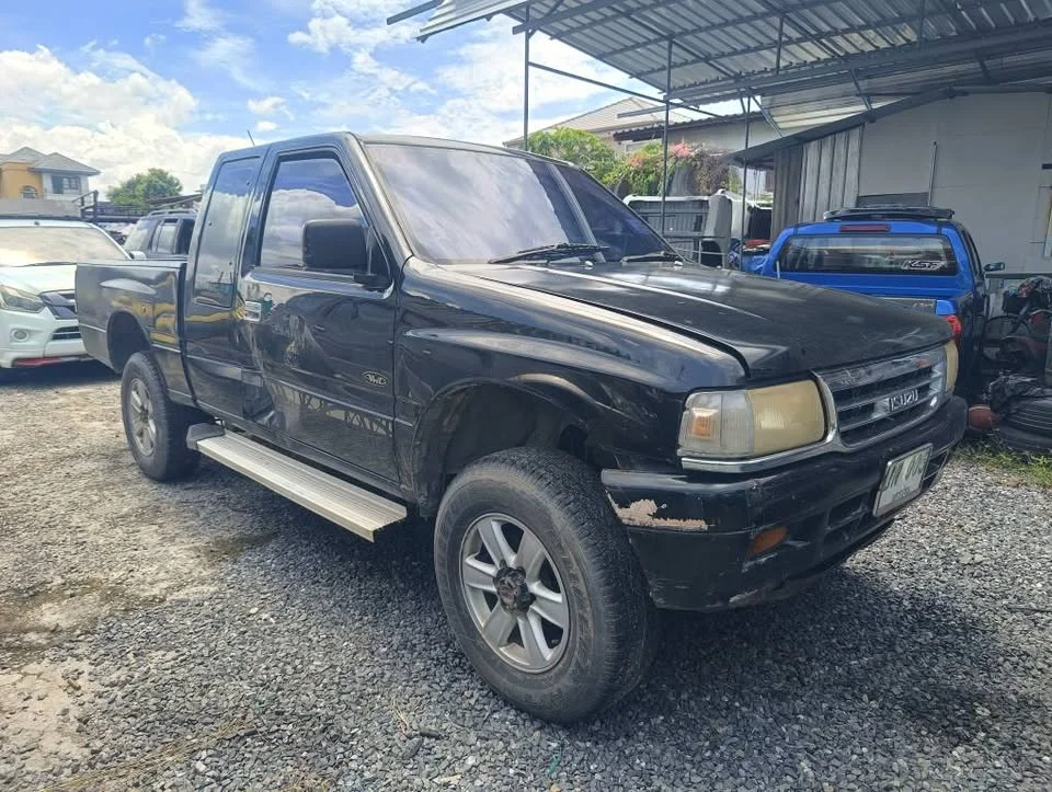 1996 Isuzu TFR III 3