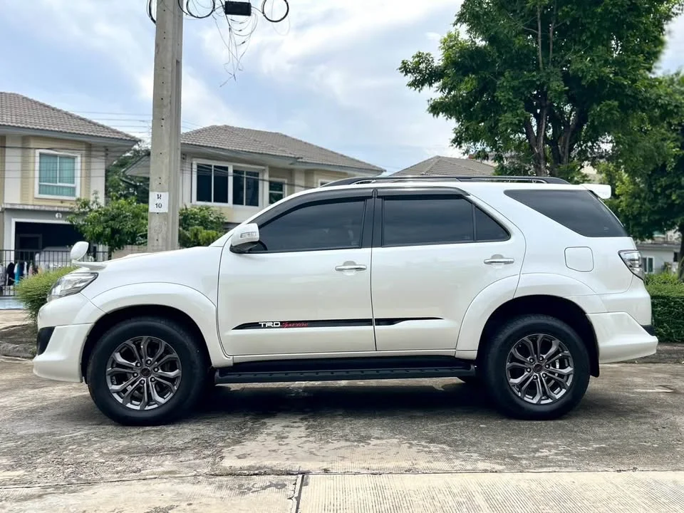2012 Toyota Fortuner I 3