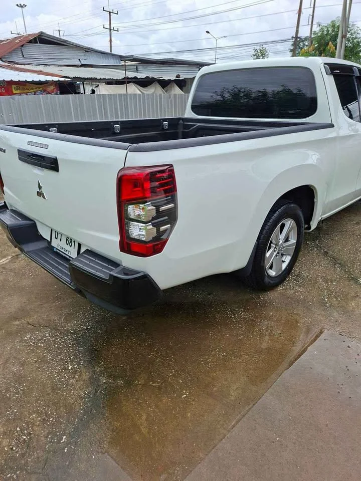 2022 Mitsubishi Triton V 3