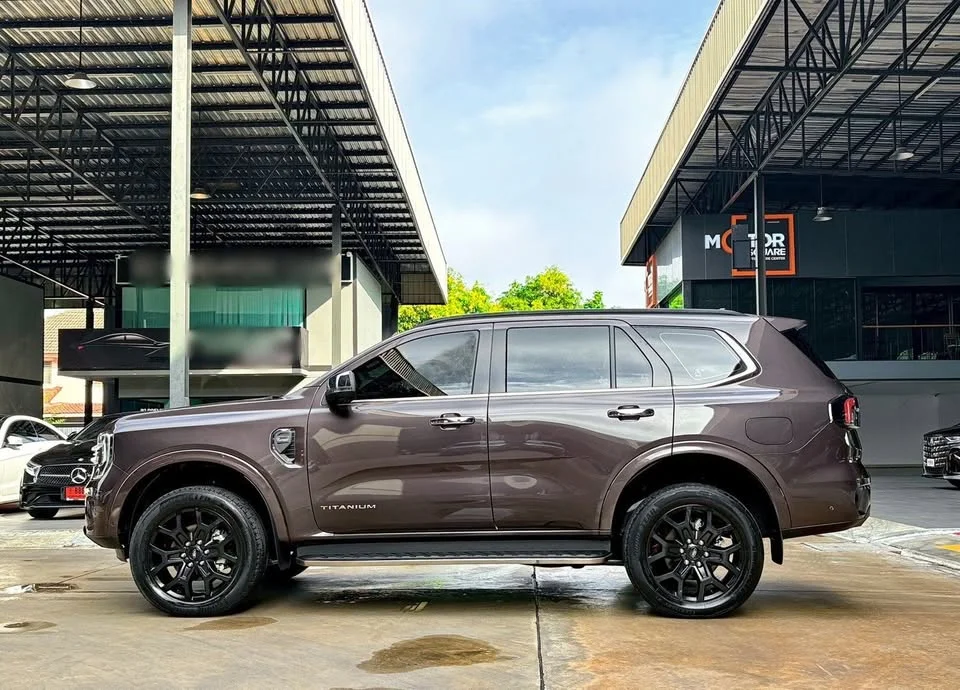 2023 Ford Everest III 2