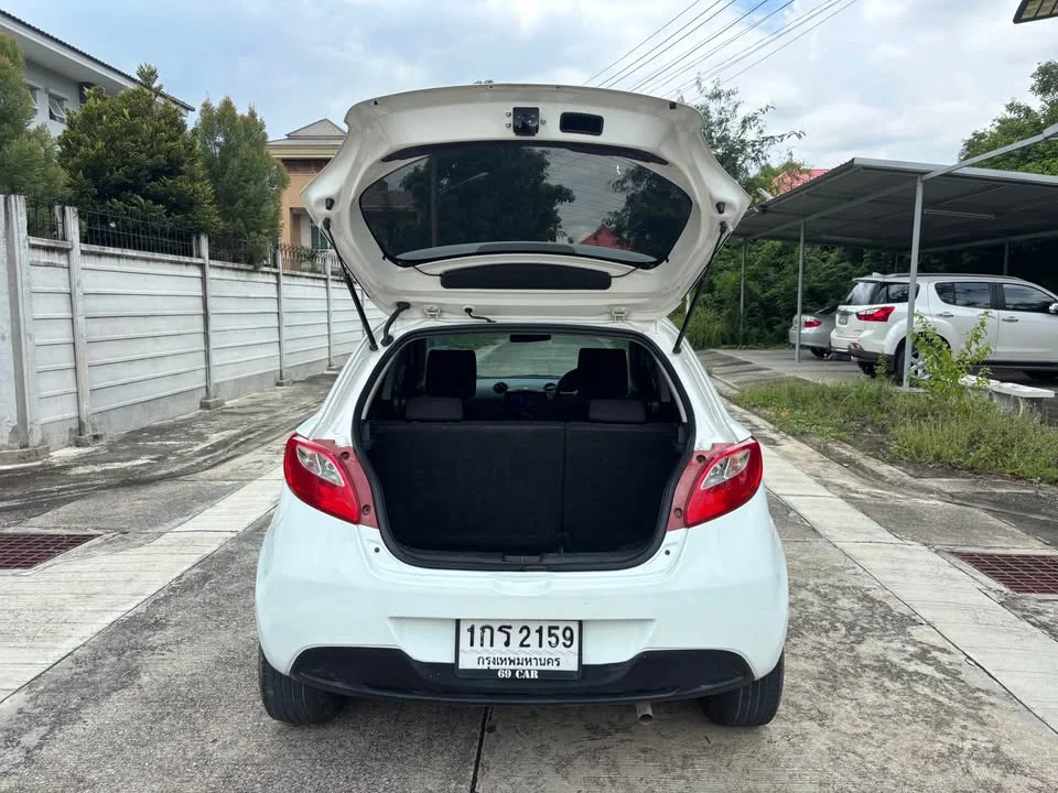 2013 Mazda 2 II 3